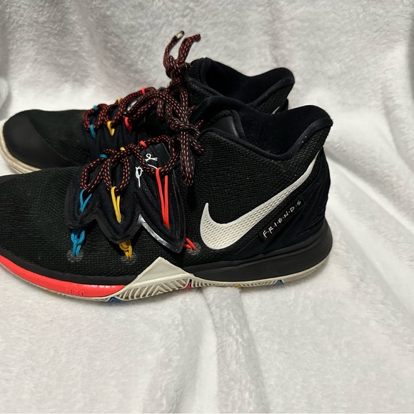 Nike Kyrie Friends edition kids 6Y but fits 7.5 womens - Picture 4 of 8